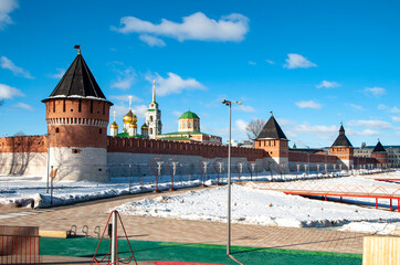 An old russian fortress in the city of tula on a clear winter day / the kremlin
