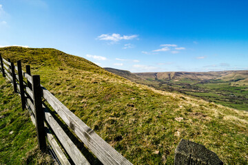 Fototapeta na wymiar A trip along the mountain range in the Peak District, from Mam Tor to Losehill Pike Wards Piece
