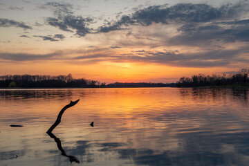 Naklejka premium Sunset on the Busse Lake, Elk Grove Village, Illinois