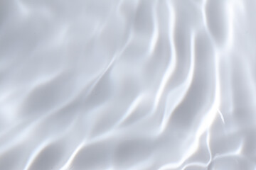 Naklejka premium 水が揺らぐ様子。水面の背景素材。水のテクスチャ・イメージ。 