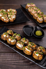 Comida Japonesa - Hot Holl de salmão com cream cheese