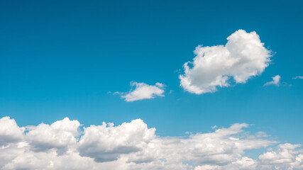 Fototapeta na wymiar One cloud in the blue sky