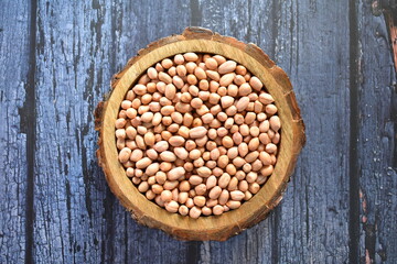 Raw whole dried peanut seed