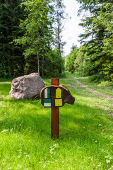 Guide markings at paths in the forest