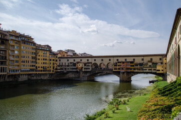 Obraz premium View of the Ponte Vecchio in Florence from the river