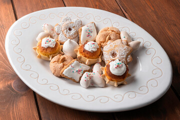 Vassoio di dolci tradizionali della cucina Sarda 