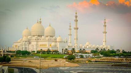 Obraz premium Sheikh Zayed Grand Mosque in Abu Dhabi, Ramadan Mubarak 2021