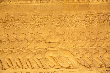 Mural con esculturas en el templo de Angkor, Camboya.