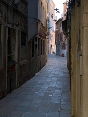Obraz na płótnie Canvas Small street in Venice without any people during crisis COVID-19, Italy