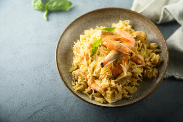 Spicy rice with shrimps and fresh basil