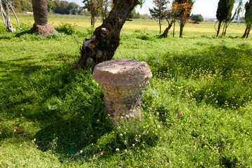 Mesa de piedra, pedestal de piedra