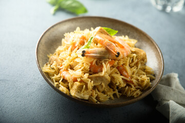 Spicy rice with shrimps and fresh basil