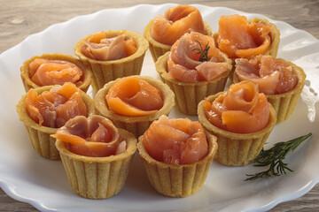 Tasty tartlets with salted salmon.