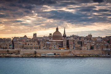 Fototapeta na wymiar Beutiful coastline of Valletta city at sunrise, the capital of Malta.