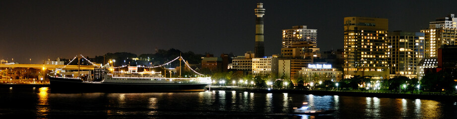 【神奈川】ホテルニューグランドとマリンタワー（夜景）