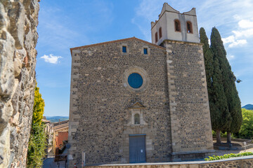 Fototapeta na wymiar Hostalric Cathedral church in Spain European medieval village
