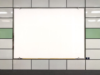 Freie Plakatwand in der Metro Station
