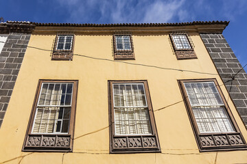 Fototapeta premium Typical Canary Island colourful architecture with wooden decorative elements on the island of Tenerife. San Cristobal de La Laguna, Tenerife, Canary Islands, Spain.