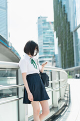 渋谷を歩く女子高生