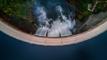 fotos aereas tomadas desde un drone del dique 