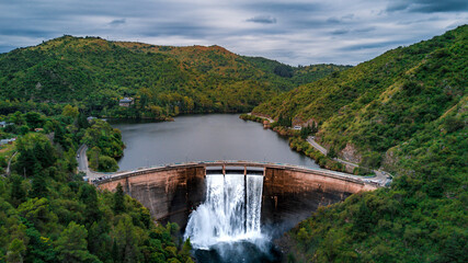 fotos aereas tomadas desde un drone del dique 