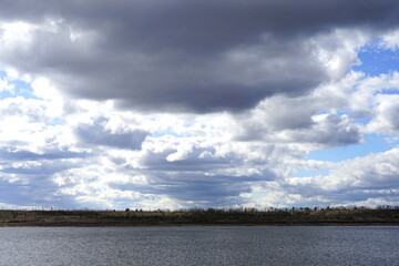 Fototapeta na wymiar Wolken über dem Grossräschener See in Brandenburg