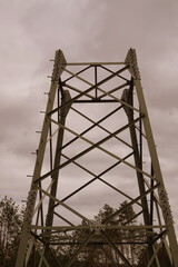 Details eines Hochspannungsmastes in Brandenburg