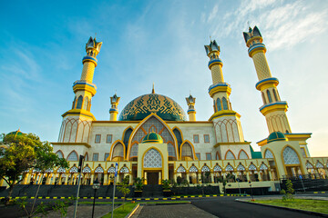 Fototapeta na wymiar Habbul Wathan Mosque, Islmic Centre of West Nusa Tenggara, Mataram, Lombok, Indonesia. The biggest mosque in Lombok, Indonesia.