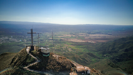 Cruz ubicada en la cima del cerro 