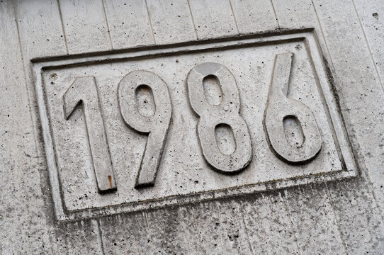 1986 Jahreszahl in Stein