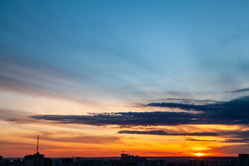 Fototapeta na wymiar Sunrise over the city