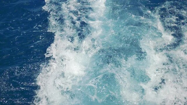 Sailing ship makes waves in slow motion 180fps
