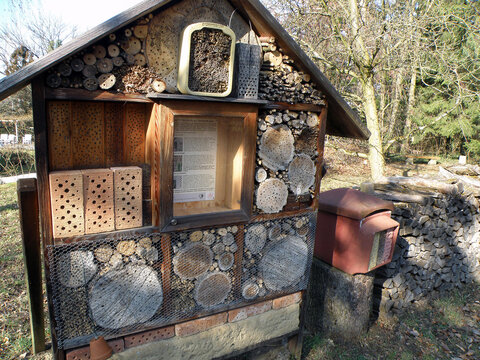 Ein Nützlingshotel In Österreich, Europa - Beneficial Insect Hotel In Austria, Europe