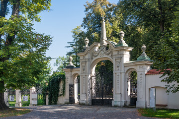 brama klasztoru o.Paulinów