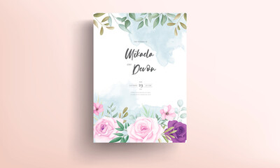 Obraz na płótnie Canvas Elegant wedding invitation card with beautiful floral decorations