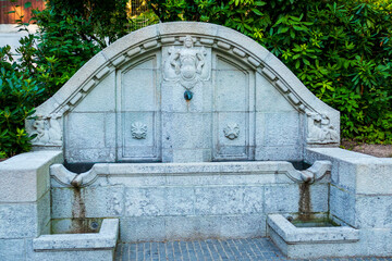 Brunnen an der Talstation der historischen Bergbahn auf den Merkur in Baden-Baden