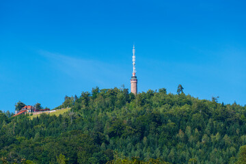 Blick auf den historischen Turm auf dem Merkur in Baden-Baden