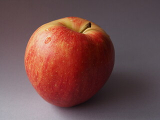 red apple