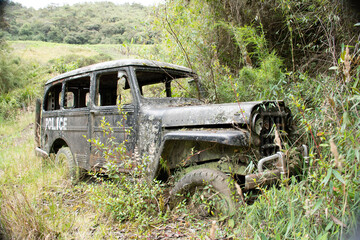 Fototapeta na wymiar old abandoned car in the mountain
