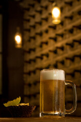 Cerveza servida en jarra 