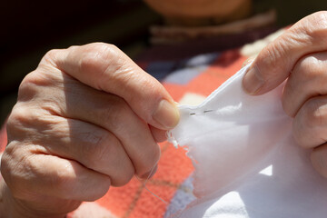 Close-up of the elderly person who sews. 縫物をする高齢者（シニア世代）のクローズアップ	 - obrazy, fototapety, plakaty