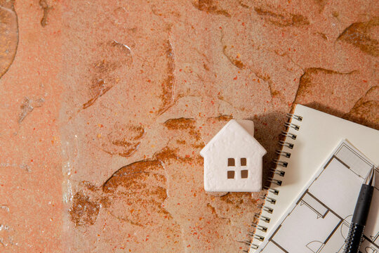 家・自宅・引越し・生活。地盤や災害、建設・不動産のイメージ。