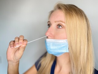 woman applying antigenne