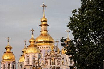 Fototapeta na wymiar Domes of St Michaels Golden Domed Monastery in Kyiv