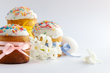 Traditional Easter cakes and Hyacinthus flowers on pink background with copy space for text. Traditional Kulich, Paska Easter Bread. Postcard. 
