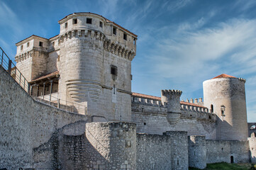 Fototapeta na wymiar Castillo medieval de Cuellar o duques de Alburquerque de estílo gótico y renacentista entre otros