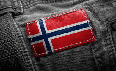 Tag on dark clothing in the form of the flag of the Norway