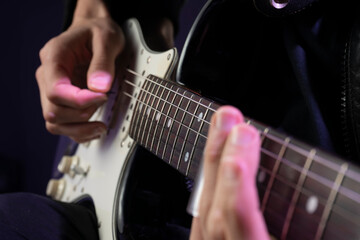 Fototapeta premium playing black guitar