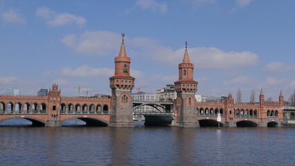 Fototapeta na wymiar The Oberbaum Bridge in berlin, germany