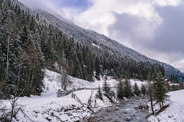 Fototapeta na wymiar winter in the mountains